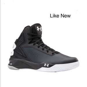 Under Armor basketball shoes sneakers women size 10. Excellent condition